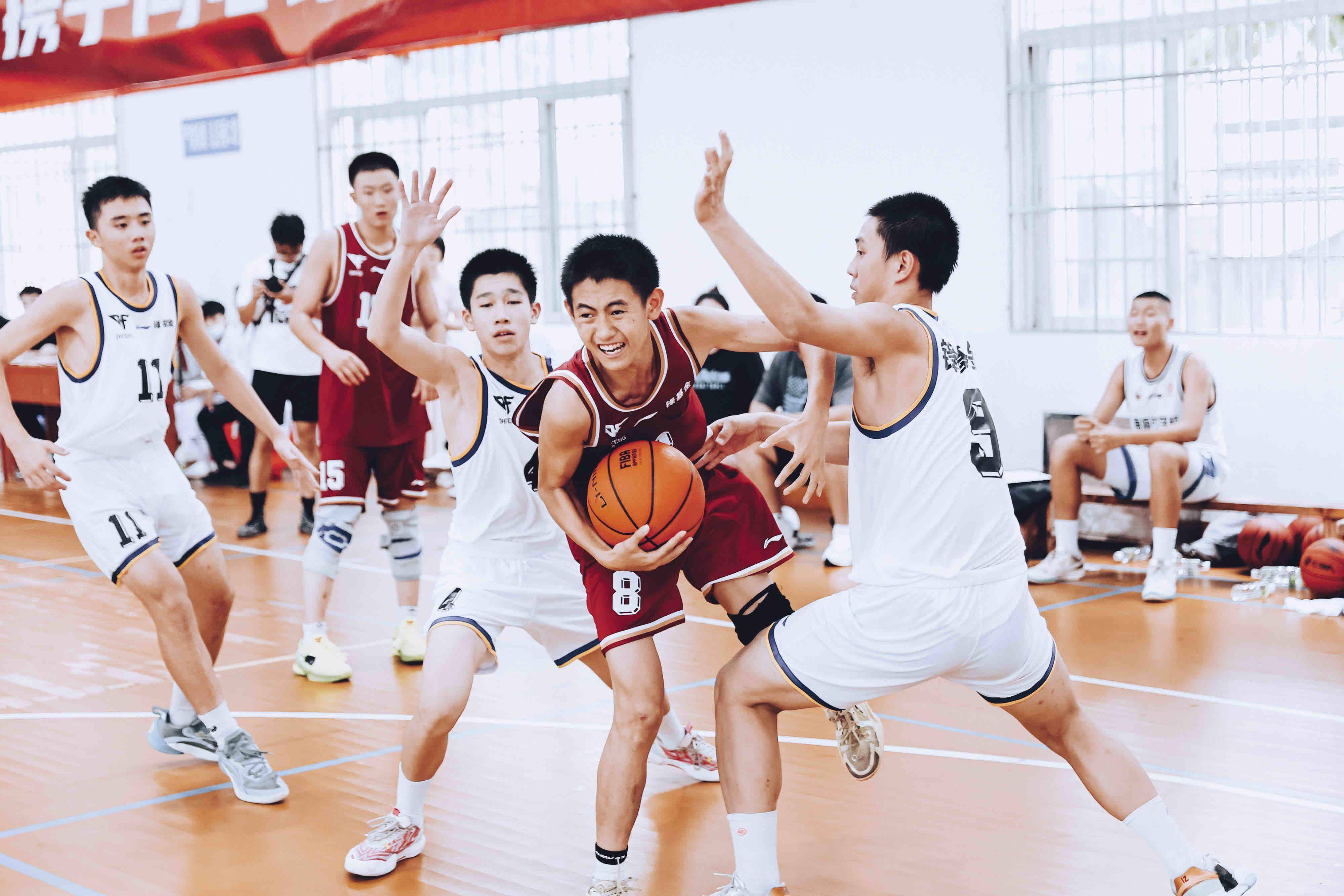 广州男篮新晋锋将参加U比赛的简单介绍