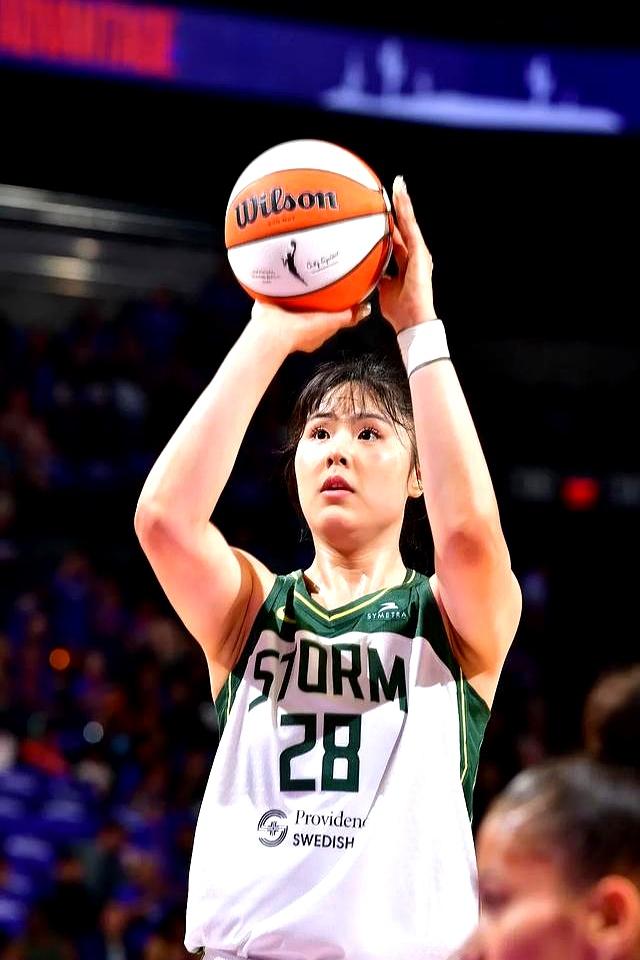 李月汝砍赛季新高11分9篮板！WNBA飞翼擒太阳