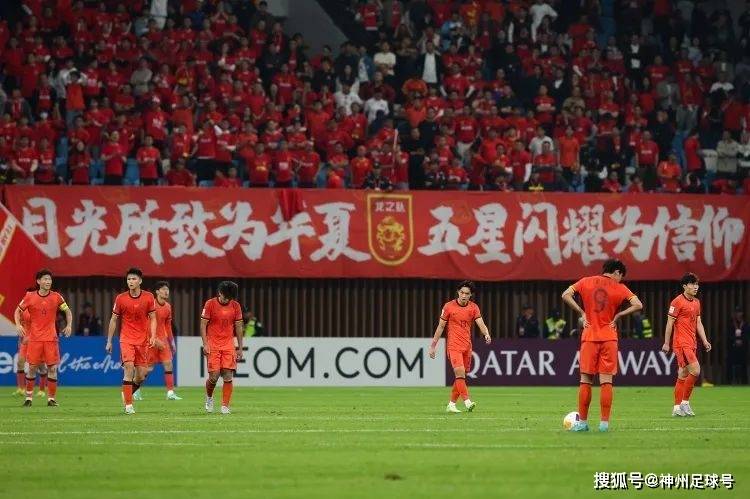 尊严靠拼搏铸就，国足0-3惨败，球迷心如何拯救？